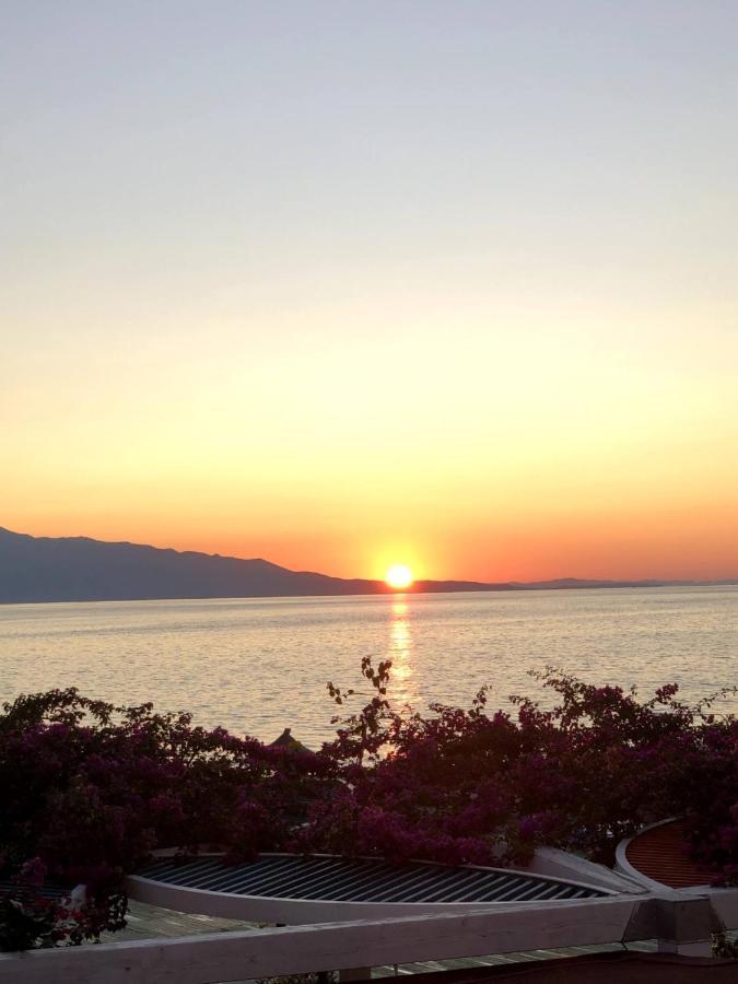 Sunset Apartment Saranda Bay Exterior photo